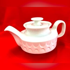 Vintage Sculptura Mayer China Teapot / Coffee pot